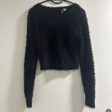 Black fluffy cropped sweater, size S