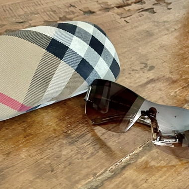 Occhiali da sole Burberry con custodia