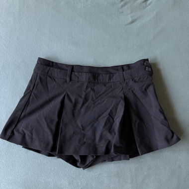 Mini-jupe-short plissée noire