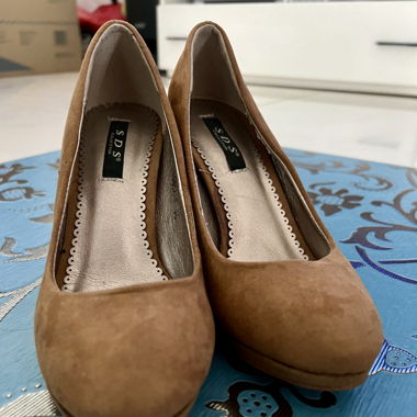 Hellbraune Pumps