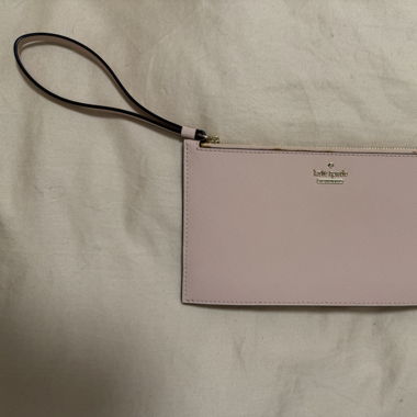Pochette rose Kate Spade, élégante et pratique