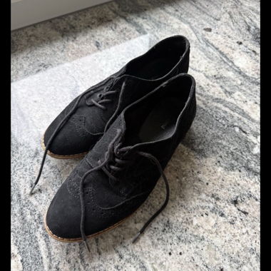 Schwarze Schnuerschuhe