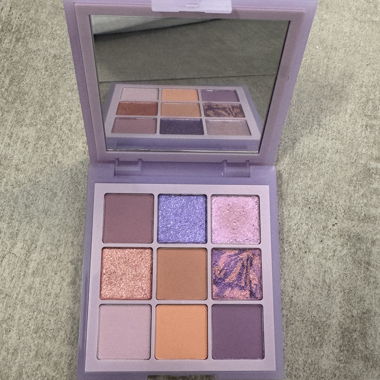 Lilac-Palette von Huda Beauty