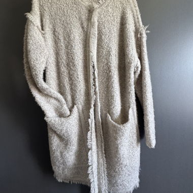 Grauer Strick-Cardigan