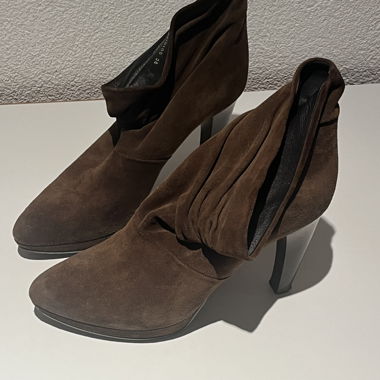 Hugo Boss y2k Suede Boots
