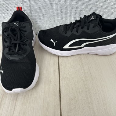 Sneakers Puma nere e bianche in ottime condizioni