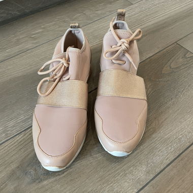 Sneaker