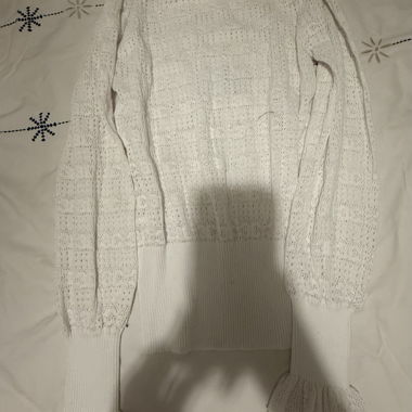 Pull blanc en dentelle