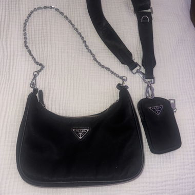 Prada Schultertasche mit Gurt und Minipouch
