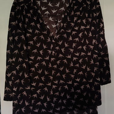 Bluse mit Schwalben 