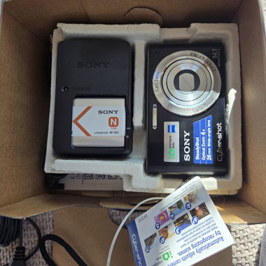 Fotocamera compatta Sony Cyber-shot DSC-W320