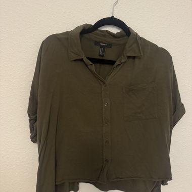 Camicia con bottoni verde oliva