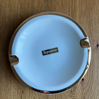 Supreme Aschenbecher