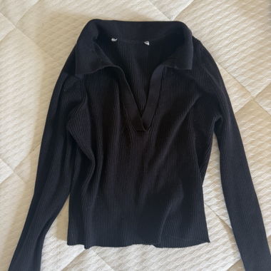 Pull en maille côtelée noire