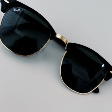 Occhiali da sole Ray-Ban neri e oro