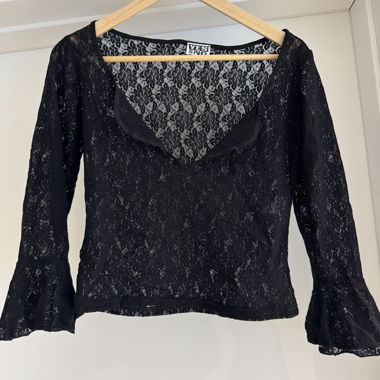 Top in pizzo nero