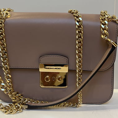 Borsa a tracolla Michael Kors taupe con catena dorata
