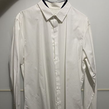 Chemise Sandro blanche - col détail bleu marine 