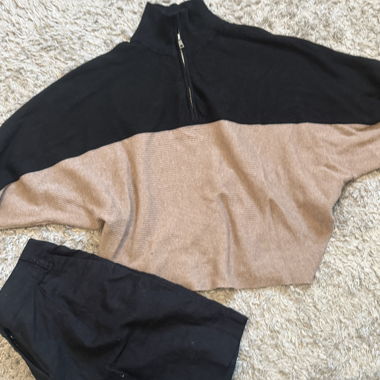 Zweifarbiges Oversize-Zip-Pulli