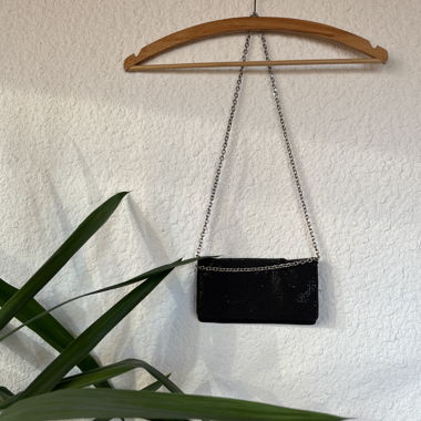 Pochette noire brillante