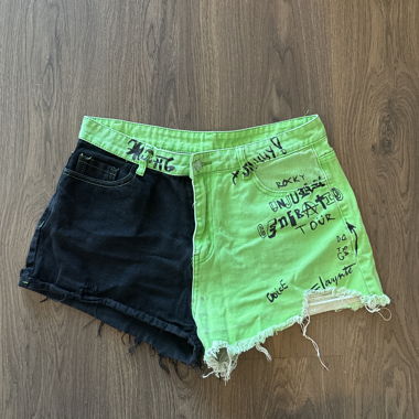 Short en jean vert et noir 