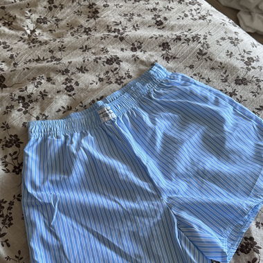 Gestreifte blaue Shorts