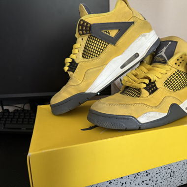 AIR JORDAN 4 RETRO YELLOW(taille-41)