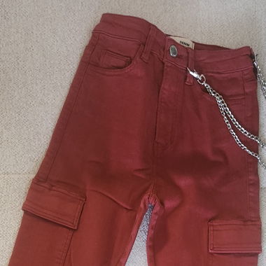 Rote Jeans