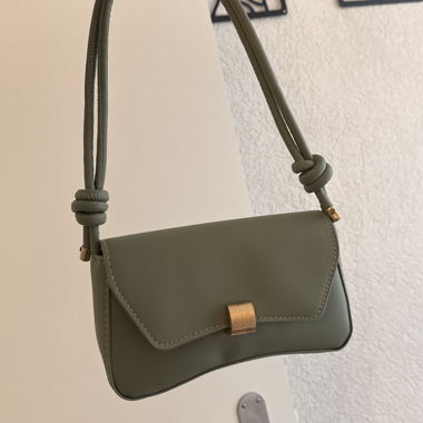 Borsa a Spalla Verde con Chiusura Dorata