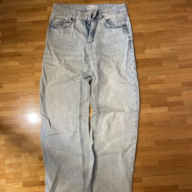 Jeans ZARA lavaggio chiaro gamba dritta