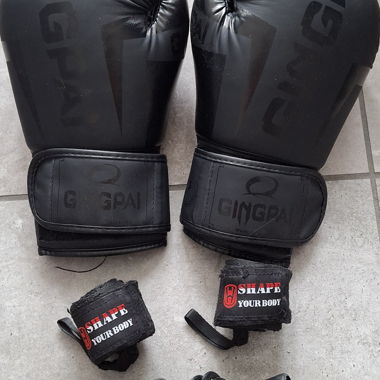 Guanti da boxe GINGPAI neri