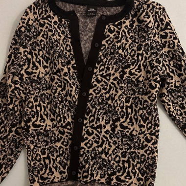 Pattern Cardigan with Button Placket
