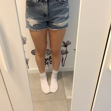 Shorts di jeans strappati