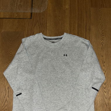 Under Armour sport sweatshirt