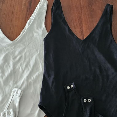 Lot de 2 bodys à bretelles
