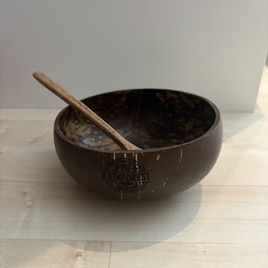 Kokosnussschale mit Loeffel