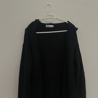 Strickjacke mit Kapuze 