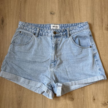 Short aus hellblauem Jeansstoff ROLLA’S