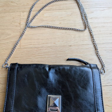 Borsa a tracolla in pelle nera