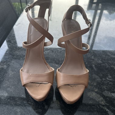 Hautfarbe braune High Heels