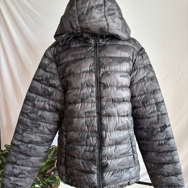 schwarz graue Daunenjacke
