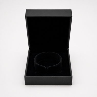 Schwarze Schmuckbox für Armbänder – kompakte Präsentationsbox