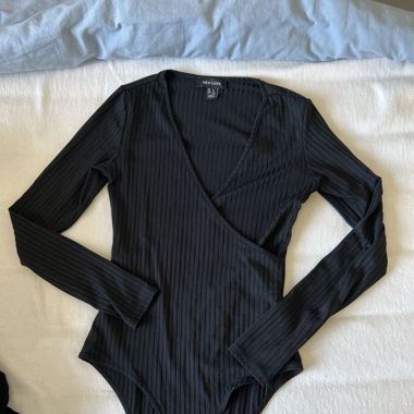 Body avec un décolleté en V avantageux