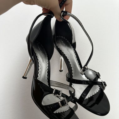 Heeled shoes