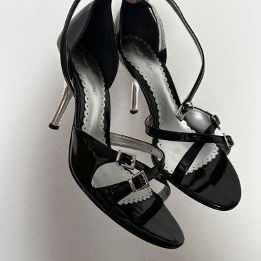 Heeled shoes