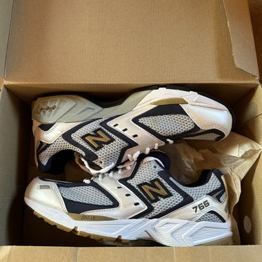 New Balance 766