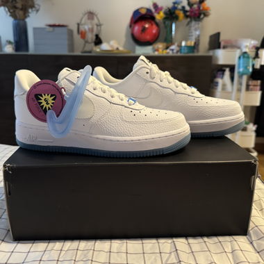 WMNS AIR FORCE 1 ’07 LX UV-reaktiver Swoosh