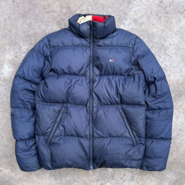 Dunkelblaue Steppjacke mit Reissverschluss