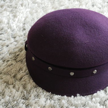 Chapeau/casquette à clous violet