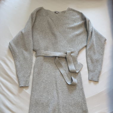 graues Winterkleid